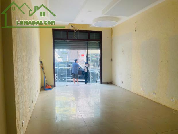 Cho Thuê! Nhà Mặt Ngõ 603 Khu Liên Cơ Lạc Long Quân 80m2 x 5T, 25 tr/th,Vỉa Hè,Ô TÔ Tránh