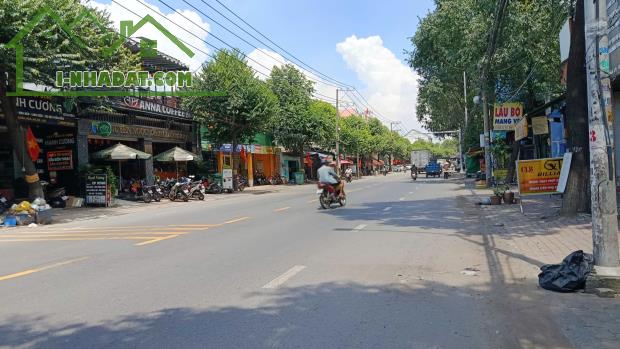 Bán mặt bằng kinh doanh mặt tiền Bùi Hữu Nghĩa, gần vòng xoay Hóa An, 300m2, giá 15 tỷ.
