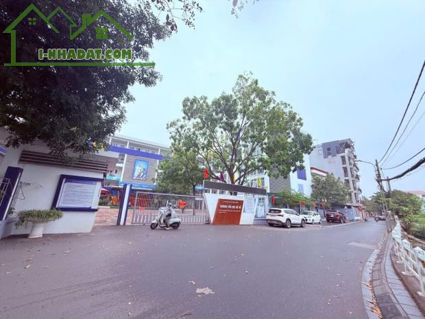 Mảnh đất 50m2, mặt tiền: 4m phố Bồ Đề, cạnh trường học - 1