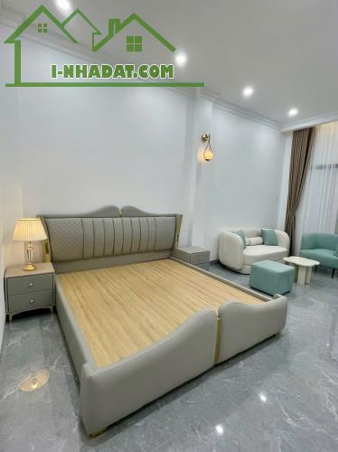 Nhà mới 1 trệt 2 lầu diện tích đẹp 5x20 hẻm xe hơi trung tâm P5, TP Mỹ Tho