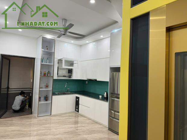 Bán nhà 5 tầng siêu đẹp mặt đường Đình Đông - 4