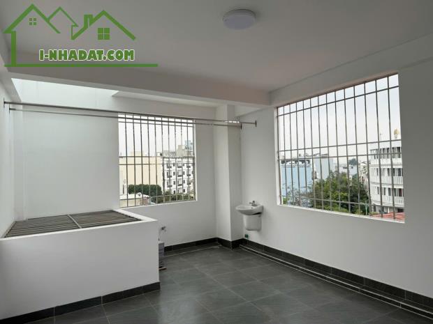 Bán nhà 5 tầng siêu đẹp mặt đường Đình Đông