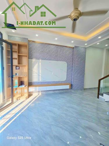 Bán nhà 3 tầng xây độc lập có sân cổng tại Đa Phúc – Dương Kinh