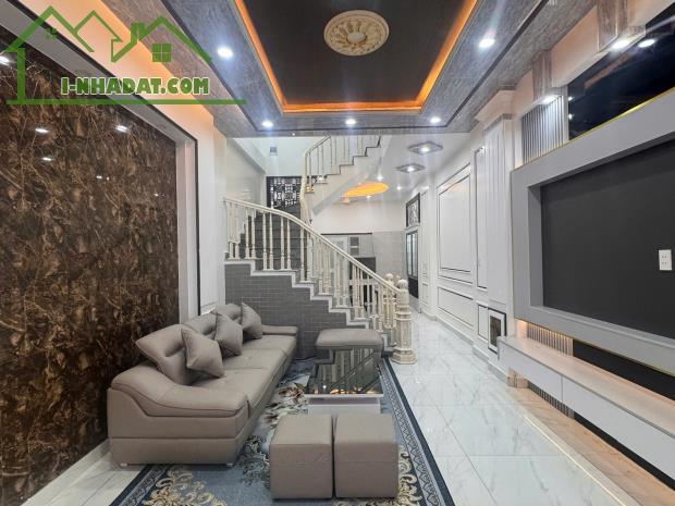 Bán Nhà Độc Lập Ngô Gia Tự 47m² – 3 Tầng, Ô Tô Vào Nhà, Giá Chỉ 4.2 Tỷ