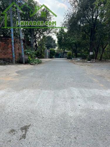 Nhà 1 trệt 1 lửng 1.55 tỷ.72 m2 ,sân ô tô,3 phòng ngủ