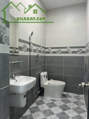 Nhà 1 trệt 1 lửng 1.55 tỷ.72 m2 ,sân ô tô,3 phòng ngủ - 4