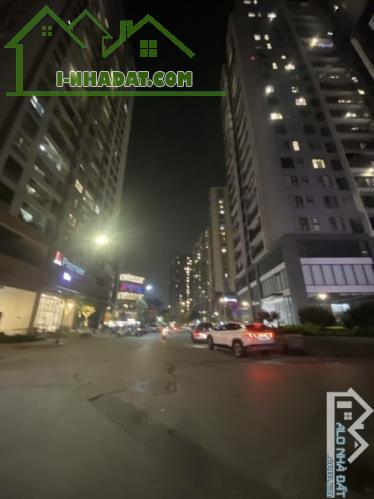 Bán chung cư Berriver 390 Nguyễn Văn Cử Long Biên 71 mét 2 ngủ, 2 vs , sổ đỏ chính chủ - 1