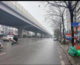 Tôi cần bán nhà 6tầng thang máy full nội thất, mặt phố Phạm Văn Đồng.