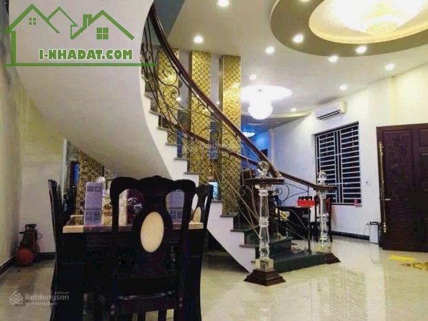 Nhà Đất Quận 8 180m² Vị Trí Đẹp Đối Diện Bến Xe Q8