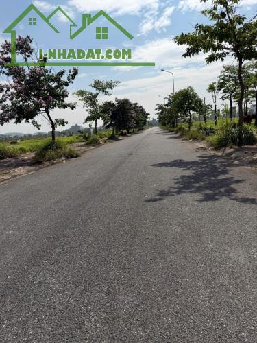 Bán 365m2 mặt tiền 20m hướng Đông Nam gần hồ điều hoà Nam Vĩnh Yên, sát góc, view vườn hoa - 1