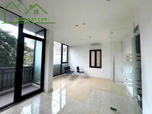 Cho thuê nhà mặt phố Nguyễn Đình Hoàn, Cầu Giấy 60M x 6T giá 38 triệu KINH DOANH TỐT - 1