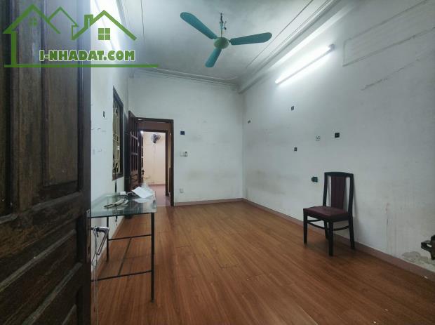 CHO THUÊ NHÀ NGUYÊN CĂN PHỐ NGỌC HÀ, BA ĐÌNH, GẦN Ô TÔ, 6 NGỦ, 13TR