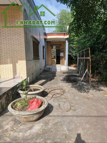 Bán nhà mt liên xã Long Định - Long Cang, xã Long Định,dt 300m2 full thổ 2pn 2wc giá 3 tỷ