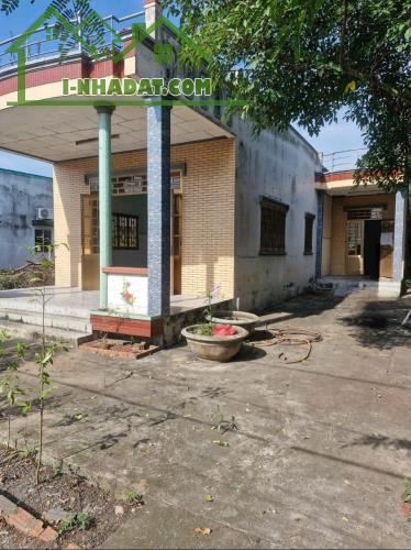 Bán nhà mt liên xã Long Định - Long Cang, xã Long Định,dt 300m2 full thổ 2pn 2wc giá 3 tỷ - 1