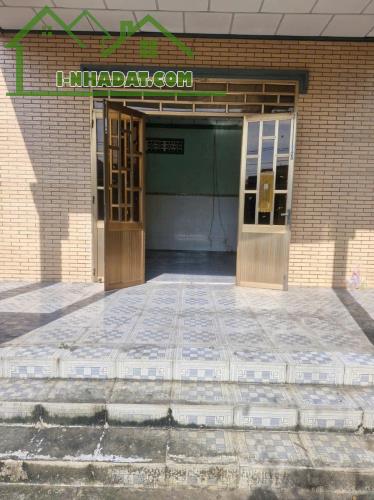 Bán nhà mt liên xã Long Định - Long Cang, xã Long Định,dt 300m2 full thổ 2pn 2wc giá 3 tỷ - 2
