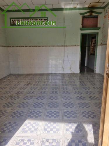 Bán nhà mt liên xã Long Định - Long Cang, xã Long Định,dt 300m2 full thổ 2pn 2wc giá 3 tỷ - 4