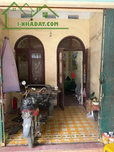 Bán nhà 2,5 tầng cũ mặt đường Nguyễn Tường Loan - 1