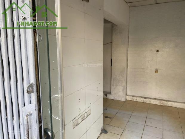 Cho thuê cửa hàng làm tóc, gội đầu, bán hàng ở ngõ Quan Thổ 1. Giá: 3,5triệu/tháng