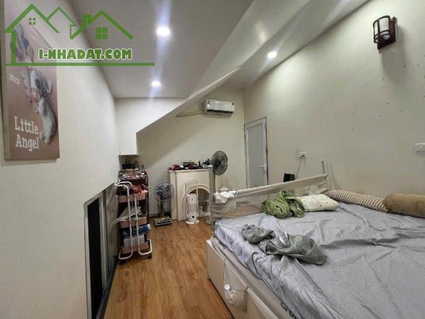 Bán căn hộ tập thể Phố Lý Nam Đế - Tầng 2+3 - 80m2 - Khu quân đội - SĐCC - Giá 5,5 Tỷ - 1