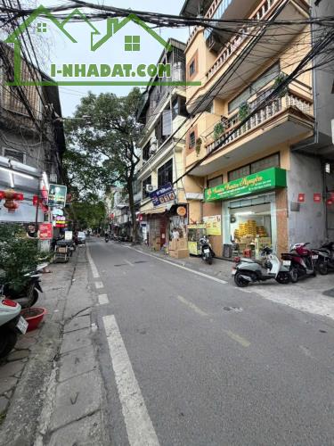 Nhà phố Bùi Ngọc Dương kinh doanh đông đúc.