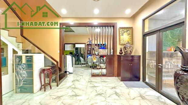 BIỆT THỰ KIỀU ĐÀM QUẬN 7 – 175M2 – LÔ GÓC 2MT – GẦN LOTTE MART - 1