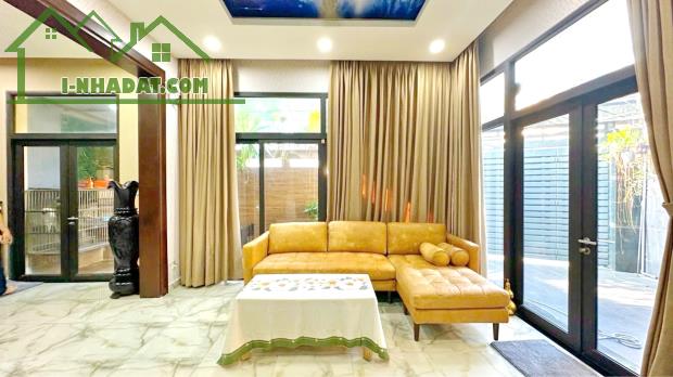 BIỆT THỰ KIỀU ĐÀM QUẬN 7 – 175M2 – LÔ GÓC 2MT – GẦN LOTTE MART - 2