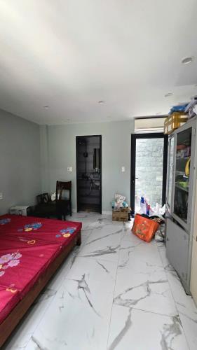 Bán nhà 3 tầng độc lập mặt đường Dương Đình Nghệ