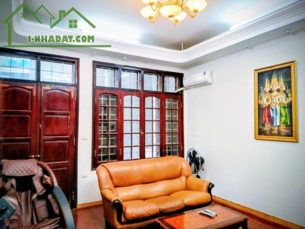 Bán nhà Mặt ngõ 211 phố Khương Trung thông vành đai 2.5, 133 m2, sổ hồng