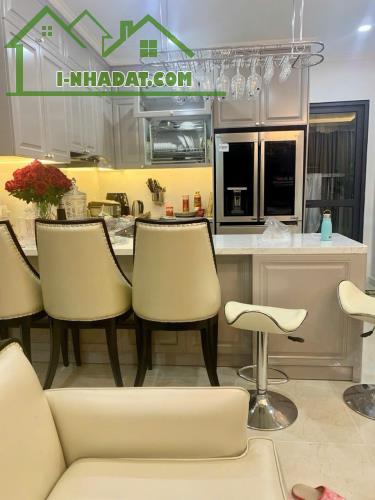 CHO THUÊ CĂN HỘ CAO CẤP VINHOMES D