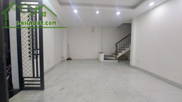 Bán 1 căn nhà như ý tại Uy Nỗ 45m2, 4T, mt 7m, 4.x tỷ, Đông Anh, gần hồ, ô tô tránh.
