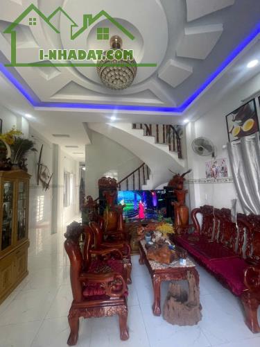 Bán biệt thự góc 2 mt xã Long Cang, Cần Đước 1 lầu 3pn 2wc dt 251m2 giá 5,2 tỷ - 1
