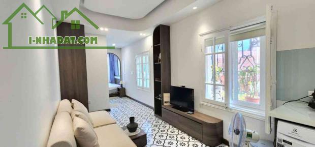 Bán căn hộ mặt phố Hàng Lược, HƠN 3 TỶ - lô góc, Sổ đỏ riêng - 40m2 - cho thuê 20tr/tháng - 1