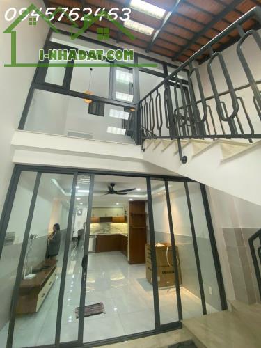 Bán nhà riêng 2 tầng tại đường Trường Sa, Phú Nhuận, DT 67.4 m2, 3PN + 2WC, giá 11 tỷ