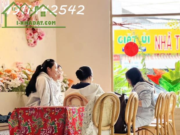 SANG QUÁN CAFE KẾT HỢP WORKSHOP HANMADE NGÃ TƯ SUNG SƯỚNG CÀ MAU