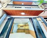 Cần tiền bán gấp nhà 40m2, 2PN, chỉ 3,05 tỷ đường Đoàn Văn Bơ, Quận 4.