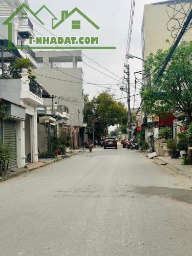 Bán nhà phố Trần Nguyên Hãn 76m2 giá 9,5 tỉ