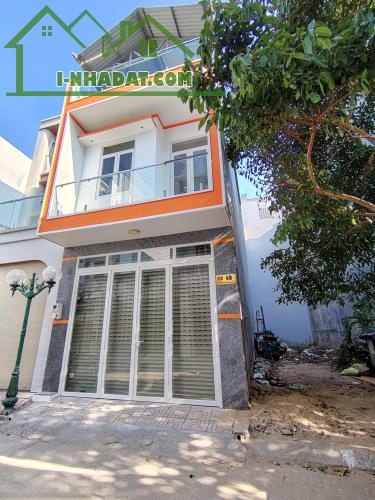 Nhà Mặt Tiền Đường Dương Khê, Gần Góc Đường Giao Nhau Giữa Đường Nguyễn Trực Với Dương Khê