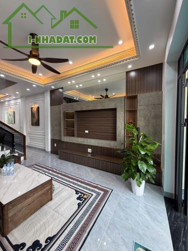 RA HÀNG 3 CĂN NHÀ 3 TẦNG TÂN CỔ ĐIỂN – LÊ SÁNG, HỒNG AN - 3