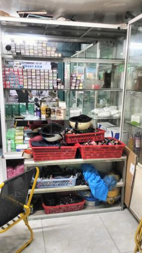 Cần sang cửa hàng mỹ phẩm và phụ liệu tóc đối diện chợ cây Da Sà, Bình Tân, TPHCM. Mặt - 1