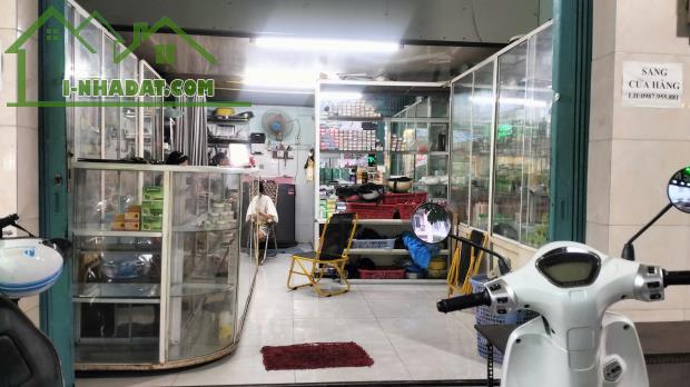 Cần sang cửa hàng mỹ phẩm và phụ liệu tóc đối diện chợ cây Da Sà, Bình Tân, TPHCM. Mặt