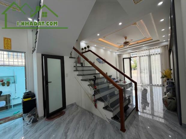 Nóng Hải phòng Bán nhà tặng nội thất  bìa chính chủ