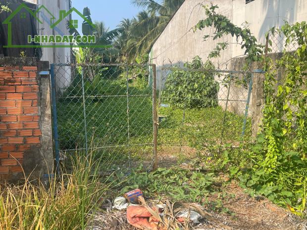 BÁN ĐẤT TP MỸ THO, DT 413.5M2 CÓ SẴN 120M2 THỔ CƯ. SHR. CHỈ 1.35 TỶ. LH:0383730186.