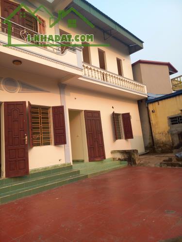 Nhà 2 tầng trên nền đất rộng – không gian sống thoáng, ở là thích - 1