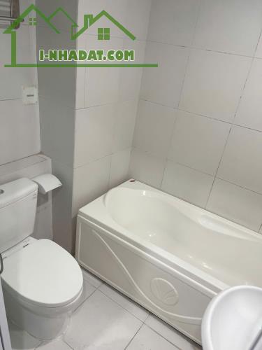 Nhà mình còn 1 căn mặt đường phố Mai Hắc Đế, cách Vincom Bà Triệu 200m, diện tích 20m2