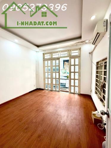 NGAY NGÃ TƯ PHÚ NHUẬN - 20m2 - 3 TẦNG - CĂN GÓC - 3.55 TỶ - 3