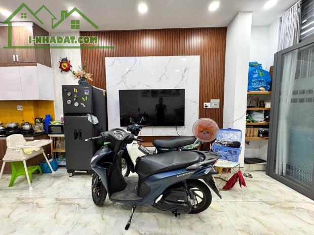 HẺM 4M TRƯỚC NHÀ - 3 BƯỚC RA HẺM XE TẢI - 4TẦNG - MỚI ĐẸP - CHÍNH CHỦ - SỔ HỒNG RIÊNG- KHU