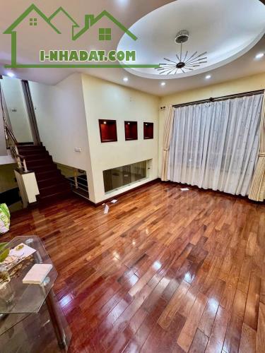 MỜI Thuê! Nhà Đep Phố Đội Cấn, Ba Đình: 40m2 x 5 tầng, 13tr/th, Lô Góc 2 Thoáng Vĩnh Viễn