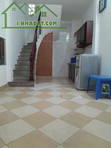 Cho thuê nhà ngõ 132 Cầu Giấy 22M x 4T (3 ngủ) giá 11 triệu có giảm