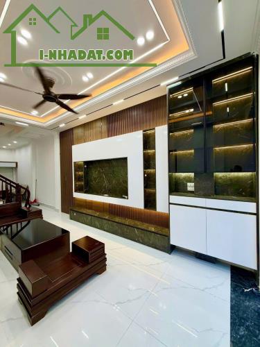 BÁN NHÀ GẦN CHỢ VĂN ĐIỂN 45m2 4 TẦNG MẶT TIỀN 4M GẦN Ô TÔ GIÁ 8 tỷ.