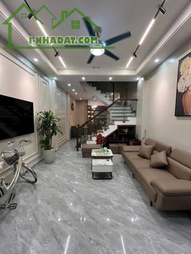 PHỐ TRẦN NGUYÊN HÃN GIAO HOÀNG MINH THẢO
